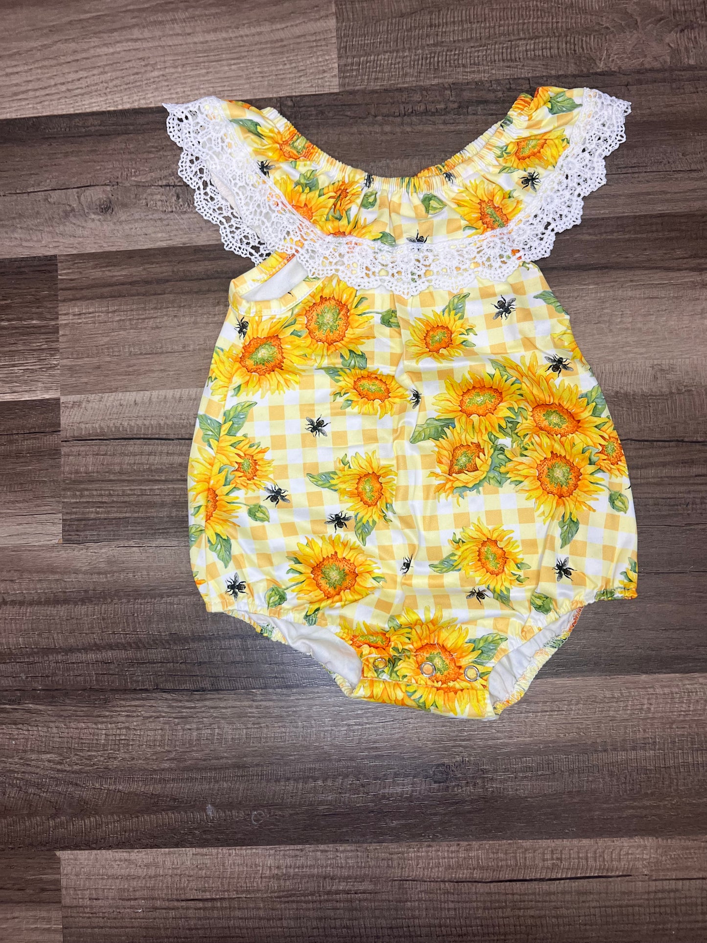 Sunflower 🌻 lace onesie 18/24m